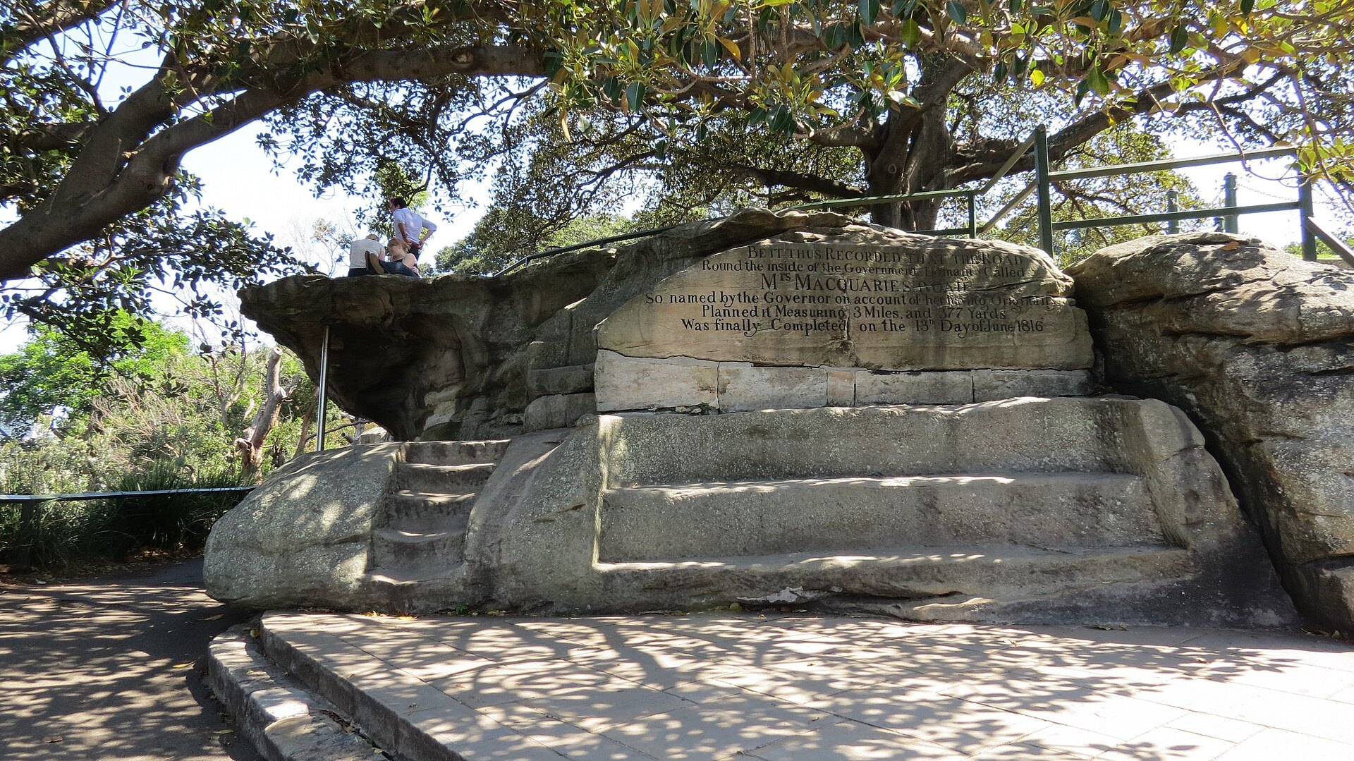 Mrs Macquarie's Chair, a bench carved from the sandstone shelf